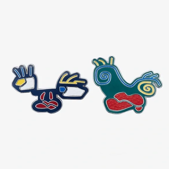 Official Artist Made Merch by BTS V Faces Pins - Picture 3 of 3